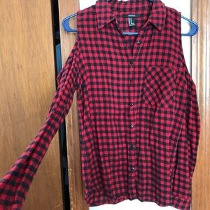 7 🌸 items For $50 Plaid Shirt 
w/ cold shoulders 
Forever 21 
Sz- medium